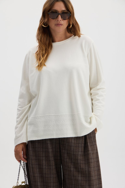 Джемпер из трикотажа с акцентной вязкой – фото – Plus Size 50–64 – Моно-Стиль