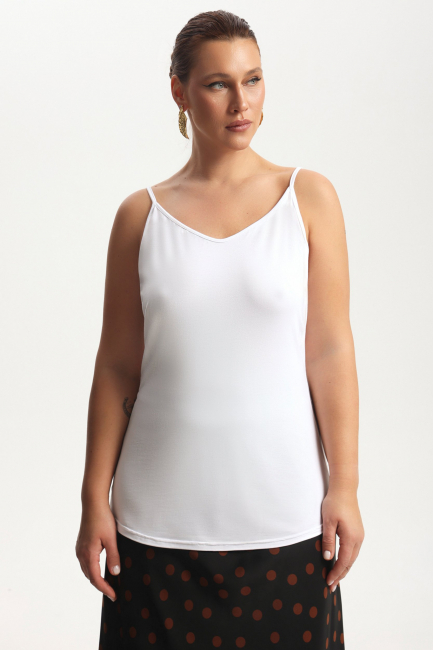 Топ из трикотажа на тонких лямках