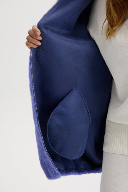 Шуба из экомеха норки с капюшоном – фото – Plus Size 50–64 – Моно-Стиль
