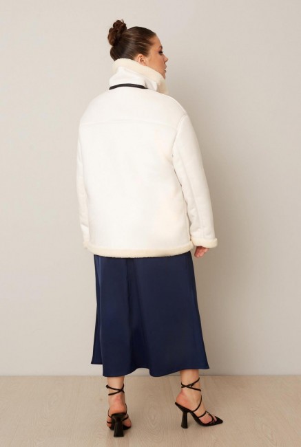 Молочная куртка дубленка с боковой застежкой на шерстяной основе купить от моно-стиль