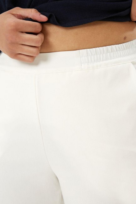 Белые брюки без стрелок из смесового хлопка