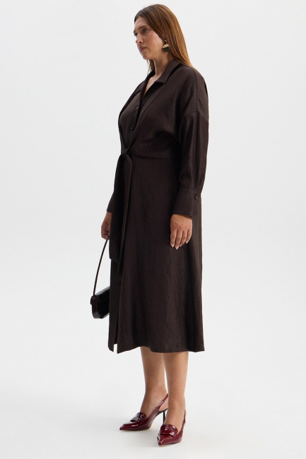 Платье с конструктивной завязкой и блеском – фото – Plus Size 50–64 – Моно-Стиль