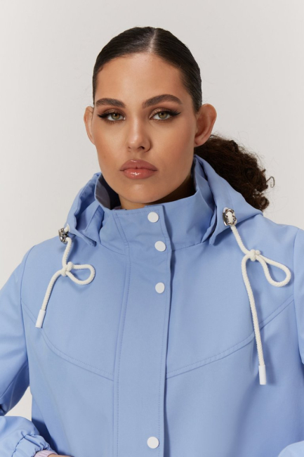 Парка тренч с капюшоном из водонепроницаемой ткани – фото – Plus Size 50–64 – Моно-Стиль