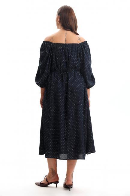 Платье с фигурным вырезом и кружевом