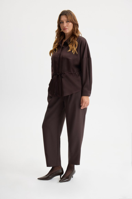 Брюки бананы с защипами – фото – Plus Size 50–64 – Моно-Стиль