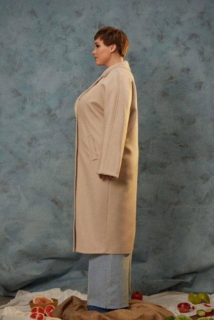Двубортное пальто из шерсти с ворсом в молочном оттенке