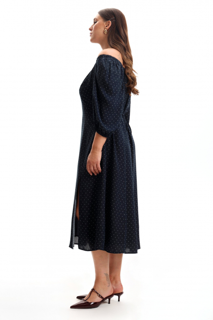 Платье с фигурным вырезом и кружевом