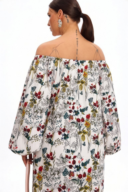Платье с открытыми плечами и принтом – фото – Plus Size 50–64 – Моно-Стиль