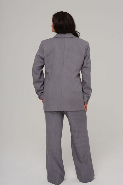 Серый однобортный приталенный пиджак в полоску купить в магазине модной одежды больших размеров 