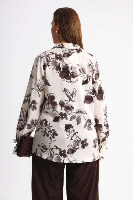 Блузка из поливискозы с черным принтом