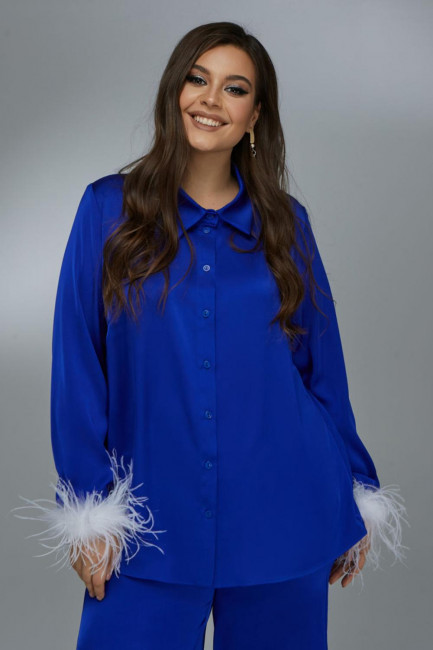 Синий шелковый костюм с палаццо с отделкой перьями