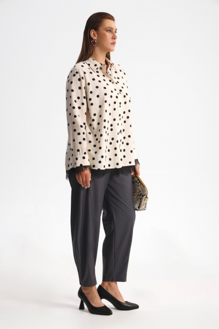Блузка из вискозы с принтом горох