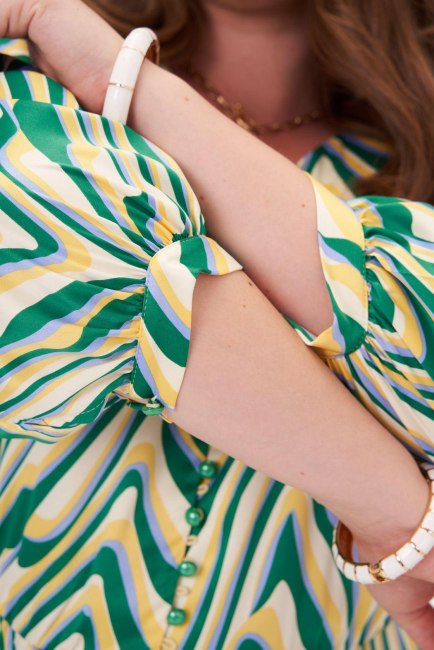 Платье на пуговицах с зеленым принтом