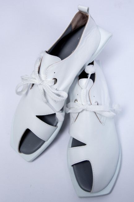 Белые кожаные сандалии с открытым пальцем из натуральной кожи