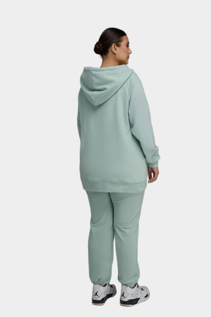 Джоггеры regular fit с бархатистой поверхностью – фото – Plus Size 50–64 – Моно-Стиль