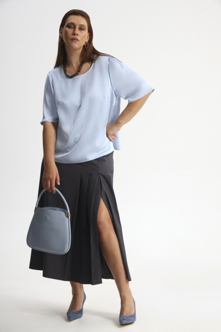 Юбка с боковыми складками и разрезом