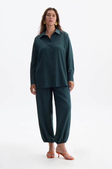 Брюки баллоны из тенселя изумрудного цвета – фото – Plus Size 50–64 – Моно-Стиль