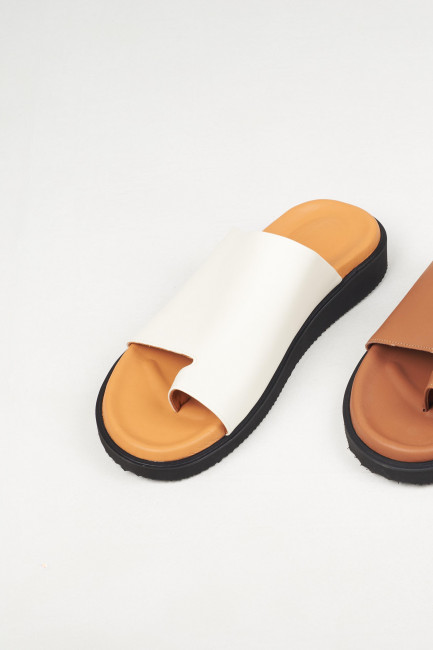 Молочные кожаные сандалии с увеличенной полнотой на один палец  заказать с доставкой по москве