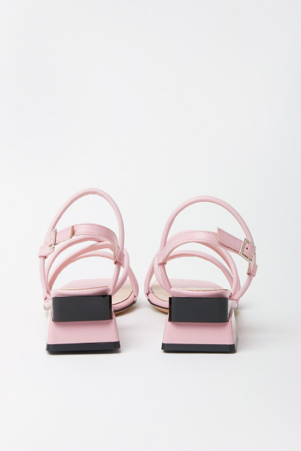 Кожаные розовые босоножки с ремешками на низком каблуке онлайн заказать с доставкой