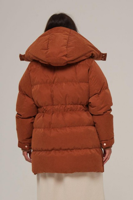 Коричневая дутая куртка на натуральном утеплителе из мембранной ткани купить заказать 