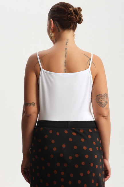 Топ из трикотажа на тонких лямках