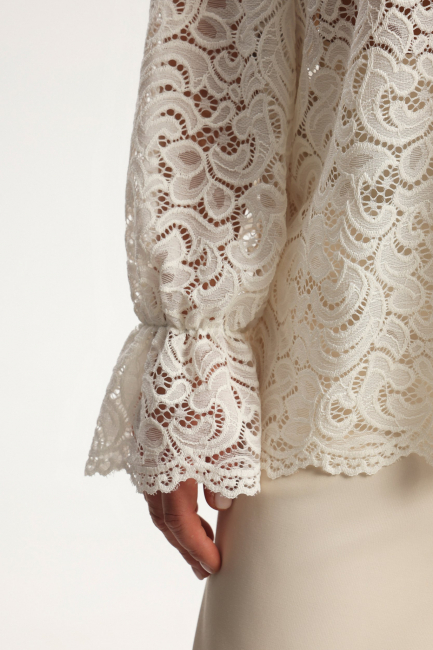 Блузка с бантом лавальер из кружева