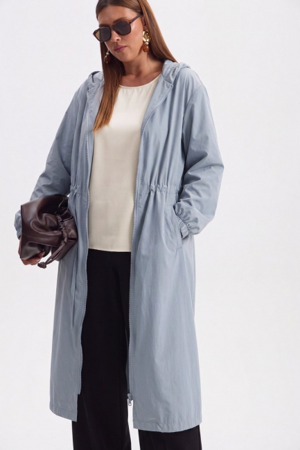 Плащ пыльник голубого цвета – фото – Plus Size 50–64 – Моно-Стиль