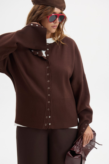 Кардиган на кнопках с акцентным рукавом – фото – Plus Size 50–64 – Моно-Стиль