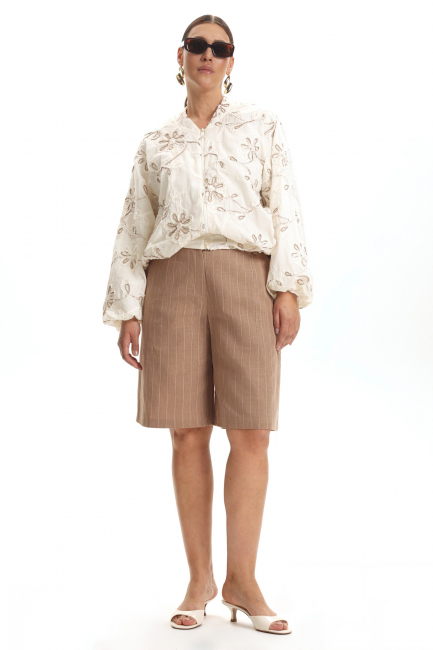 Бомбер с набивным рисунком и рукавом жиго