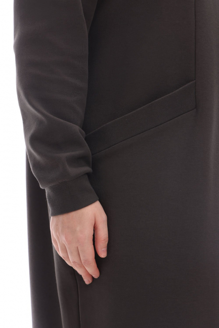 Платье трикотажное в спортивном стиле