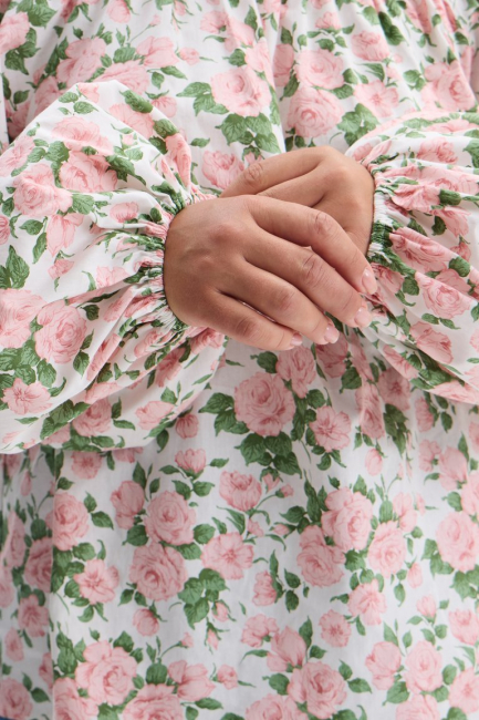 Блузка из хлопка со спущенным плечом – фото – Plus Size 50–64 – Моно-Стиль