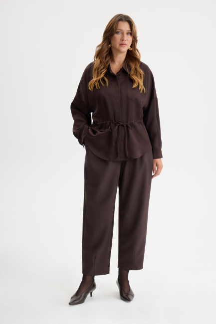 Брюки бананы с защипами – фото – Plus Size 50–64 – Моно-Стиль