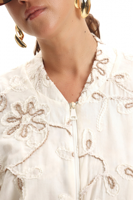 Бомбер с набивным рисунком и рукавом жиго