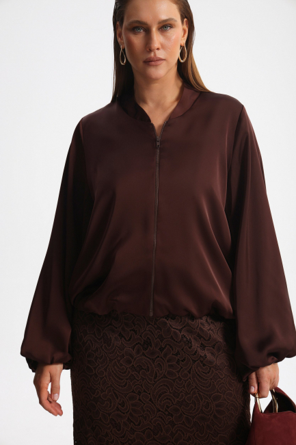 Бомбер из шелка с рукавом жиго