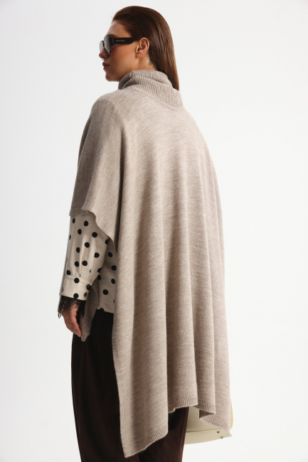 Пончо с воротником гольф