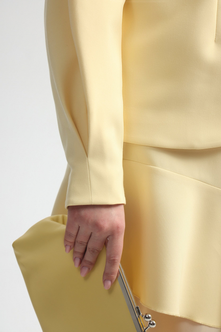 Жакет леди лайк с объемным рукавом