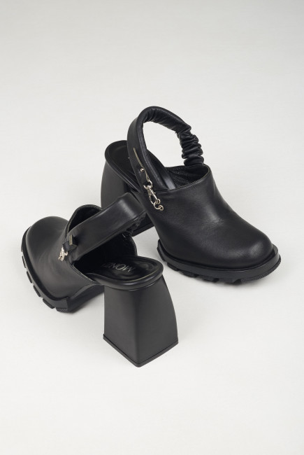 Черные кожаные босоножки на массивном каблуке большой размер