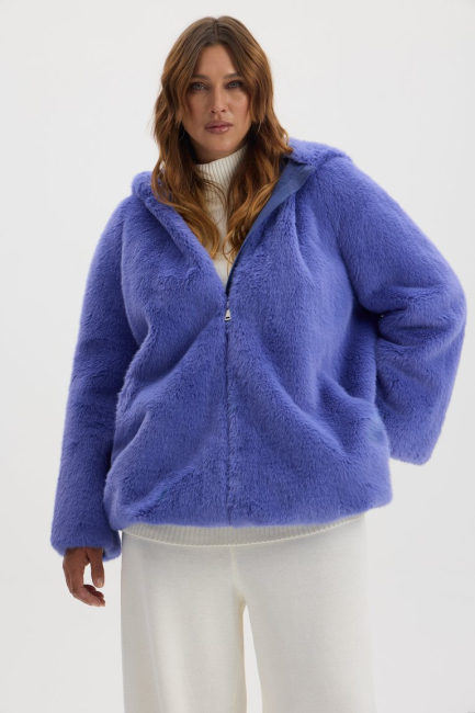 Шуба из экомеха норки с капюшоном – фото – Plus Size 50–64 – Моно-Стиль