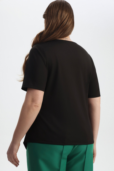 Футболка с декоративной драпировкой