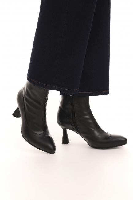 Ботильоны из кожи с острым мысом