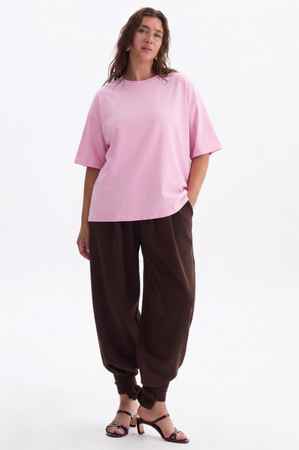 Розовая оверсайз футболка – фото – Plus Size 50–64 – Моно-Стиль