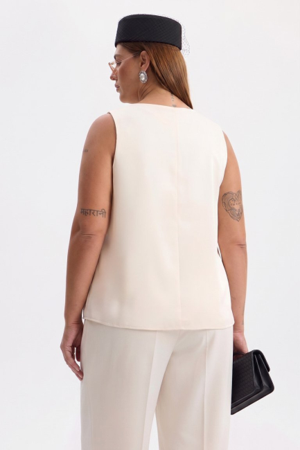 Однослойный топ на широких лямках – фото – Plus Size 50–64 – Моно-Стиль