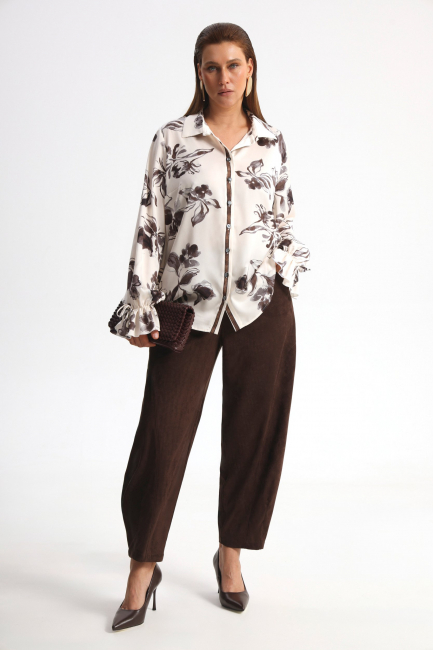 Блузка из поливискозы с черным принтом