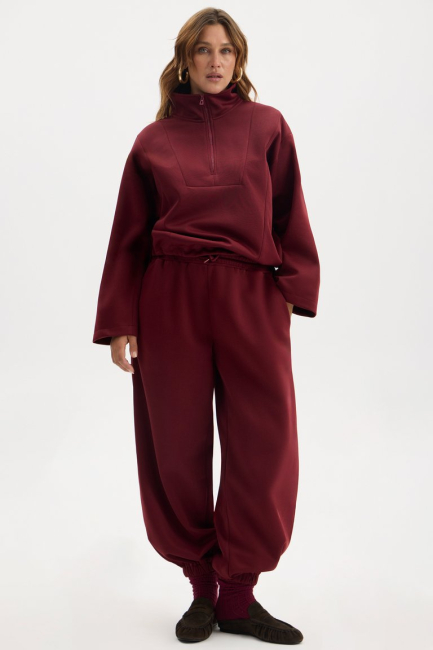 Свитшот с застежкой халф зип бордового цвета – фото – Plus Size 50–64 – Моно-Стиль