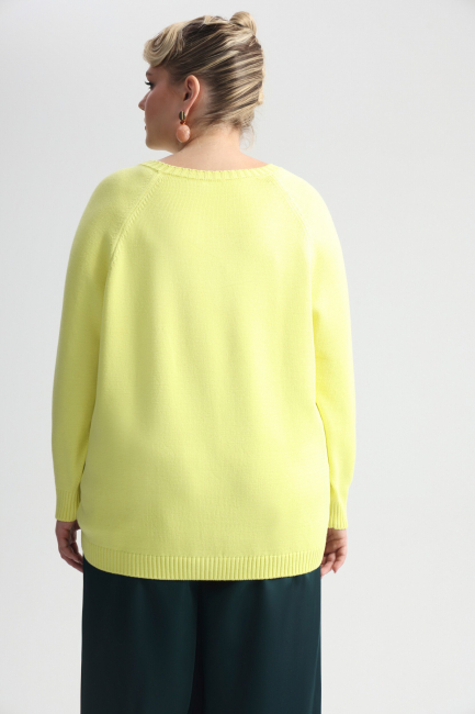 Пуловер из вискозы желтого цвета