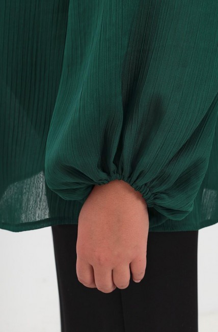 Струящаяся зеленая блузка с V-вырезом из жатого шифона