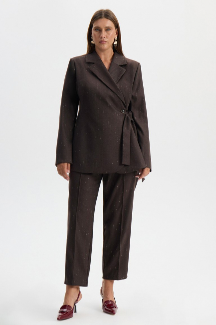 Жакет на запа́хе из ткани с блеском – фото – Plus Size 50–64 – Моно-Стиль