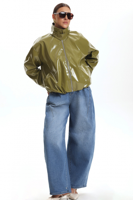 Бомбер с хлястиком из лаковой экокожи