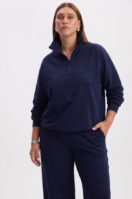 Спортивный костюм со свитшотом и брюками – фото – Plus Size 50–64 – Моно-Стиль