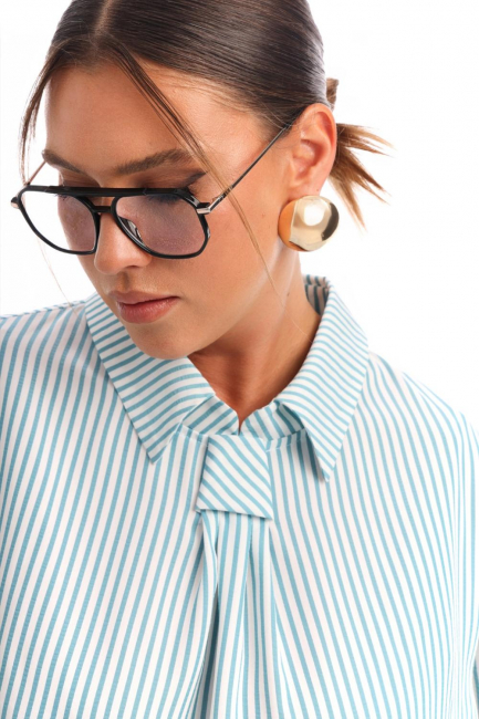 Блузка с имитацией галстука и принтом